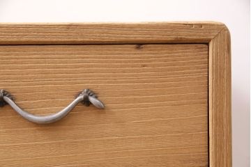 桐箪笥を綺麗に再生!高品質リペアをし、蜜蝋ワックスで仕上げ。