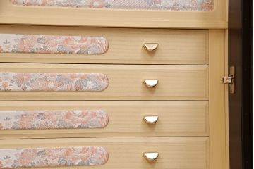 箪笥を綺麗に再生!水没した箪笥に高品質リペアを施し、使用できるように修理。