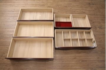 箪笥を綺麗に再生!水没した箪笥に高品質リペアを施し、使用できるように修理。