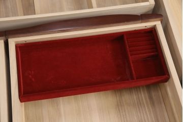 箪笥を綺麗に再生!水没した箪笥に高品質リペアを施し、使用できるように修理。