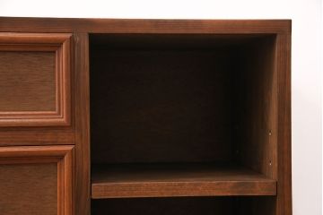 整理箪笥、洋箪笥を使ってテレビ台にリメイク!整理箪笥の右下、洋箪笥の左下の引き出しを使用。左側に引き出し3杯、右側に可動棚付きのオープンラック仕様に。引き出しに取っ手を取り付けて、オーク系に着色。
