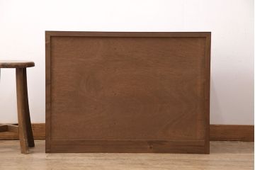 整理箪笥、洋箪笥を使ってテレビ台にリメイク!整理箪笥の右下、洋箪笥の左下の引き出しを使用。左側に引き出し3杯、右側に可動棚付きのオープンラック仕様に。引き出しに取っ手を取り付けて、オーク系に着色。