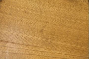 小引き出しを綺麗に再生!高品質リペアを施し、割れや傷みのある部分は新材に入れ替え、元の雰囲気を損なわないよう仕上げ。