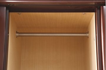 クローゼットを綺麗に再生!水没したクローゼットに高品質リペアを施し、使用できるよう修理。