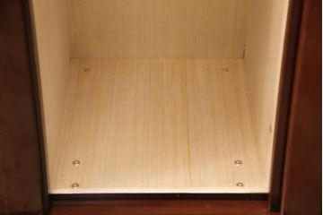 クローゼットを綺麗に再生!水没したクローゼットに高品質リペアを施し、使用できるよう修理。