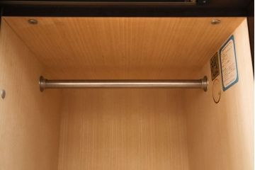 クローゼットを綺麗に再生!水没したクローゼットに高品質リペアを施し、使用できるよう修理。