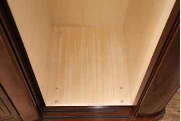 クローゼットを綺麗に再生!水没したクローゼットに高品質リペアを施し、使用できるよう修理。