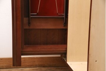 クローゼットを綺麗に再生!水没したクローゼットに高品質リペアを施し、使用できるよう修理。
