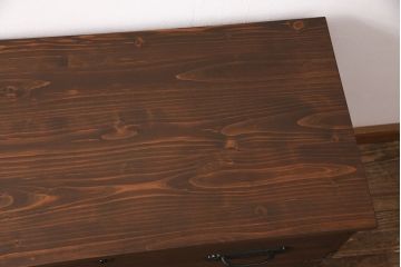 2段重ね桐箪笥の下段をローボードにリメイク!ヒノキ無垢材の天板と、桐材の脚を取り付け。オーク系に着色仕上げ。