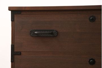 2段重ね桐箪笥の下段をローボードにリメイク!ヒノキ無垢材の天板と、桐材の脚を取り付け。オーク系に着色仕上げ。