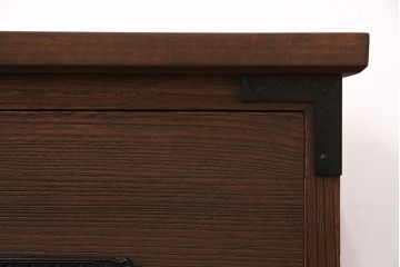 2段重ね桐箪笥の下段をローボードにリメイク!ヒノキ無垢材の天板と、桐材の脚を取り付け。オーク系に着色仕上げ。