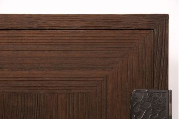 3段重ね桐箪笥をの中下段を重ね箪笥にリメイク!下段の一番下の引き出しは取り除いてリサイズ。天板を補強し、オーク系で着色仕上げ。