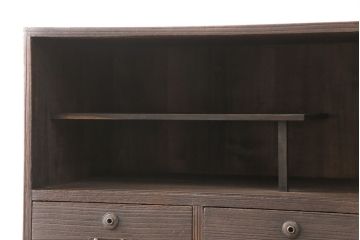 桐箪笥を綺麗に再生!背面と台輪を新しいものに取り替え、引き出し前板はパテで穴埋め。チェスナット系の着色仕上げ。