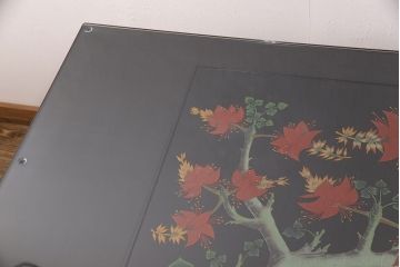 座卓をダイニングテーブルにリメイク!座卓の中央部分と新材で天板を製作。面取りをしたガラス天板を取り付け。(食卓)