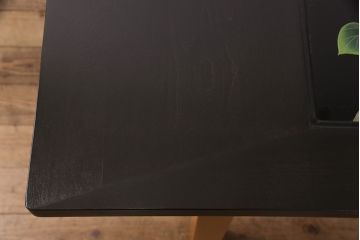 座卓をダイニングテーブルにリメイク!座卓の中央部分と新材で天板を製作。面取りをしたガラス天板を取り付け。(食卓)