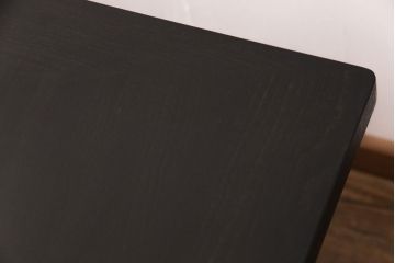 座卓をダイニングテーブルにリメイク!座卓の中央部分と新材で天板を製作。面取りをしたガラス天板を取り付け。(食卓)