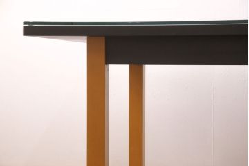 座卓をダイニングテーブルにリメイク!座卓の中央部分と新材で天板を製作。面取りをしたガラス天板を取り付け。(食卓)