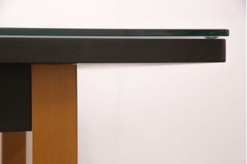 座卓をダイニングテーブルにリメイク!座卓の中央部分と新材で天板を製作。面取りをしたガラス天板を取り付け。(食卓)