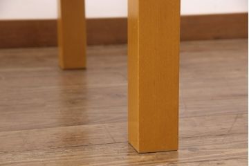 座卓をダイニングテーブルにリメイク!座卓の中央部分と新材で天板を製作。面取りをしたガラス天板を取り付け。(食卓)