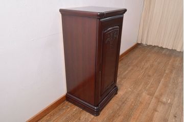 着物箪笥をチェストと卓上鏡にリメイク!幅と奥行きをリサイズし、内部の仕切りは取り払い、衣装盆と引き出しも合わせて縮小。衣装盆の余り材を鏡の枠に使用しミラーを取り付けて卓上鏡に加工。