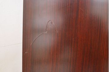着物箪笥をチェストと卓上鏡にリメイク!幅と奥行きをリサイズし、内部の仕切りは取り払い、衣装盆と引き出しも合わせて縮小。衣装盆の余り材を鏡の枠に使用しミラーを取り付けて卓上鏡に加工。