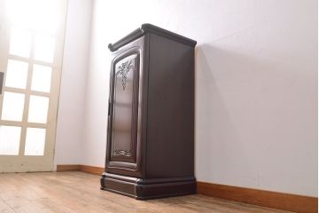 着物箪笥をチェストと卓上鏡にリメイク!幅と奥行きをリサイズし、内部の仕切りは取り払い、衣装盆と引き出しも合わせて縮小。衣装盆の余り材を鏡の枠に使用しミラーを取り付けて卓上鏡に加工。
