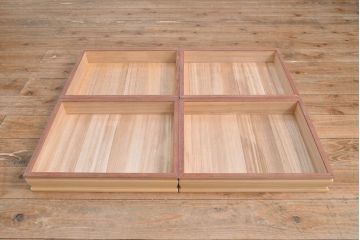 着物箪笥をチェストと卓上鏡にリメイク!幅と奥行きをリサイズし、内部の仕切りは取り払い、衣装盆と引き出しも合わせて縮小。衣装盆の余り材を鏡の枠に使用しミラーを取り付けて卓上鏡に加工。