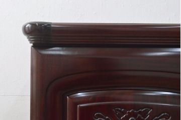 着物箪笥をチェストと卓上鏡にリメイク!幅と奥行きをリサイズし、内部の仕切りは取り払い、衣装盆と引き出しも合わせて縮小。衣装盆の余り材を鏡の枠に使用しミラーを取り付けて卓上鏡に加工。