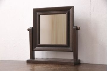 着物箪笥をチェストと卓上鏡にリメイク!幅と奥行きをリサイズし、内部の仕切りは取り払い、衣装盆と引き出しも合わせて縮小。衣装盆の余り材を鏡の枠に使用しミラーを取り付けて卓上鏡に加工。