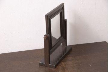 着物箪笥をチェストと卓上鏡にリメイク!幅と奥行きをリサイズし、内部の仕切りは取り払い、衣装盆と引き出しも合わせて縮小。衣装盆の余り材を鏡の枠に使用しミラーを取り付けて卓上鏡に加工。