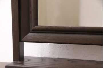 着物箪笥をチェストと卓上鏡にリメイク!幅と奥行きをリサイズし、内部の仕切りは取り払い、衣装盆と引き出しも合わせて縮小。衣装盆の余り材を鏡の枠に使用しミラーを取り付けて卓上鏡に加工。