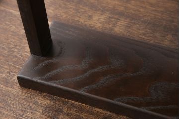 着物箪笥をチェストと卓上鏡にリメイク!幅と奥行きをリサイズし、内部の仕切りは取り払い、衣装盆と引き出しも合わせて縮小。衣装盆の余り材を鏡の枠に使用しミラーを取り付けて卓上鏡に加工。