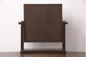 着物箪笥をチェストと卓上鏡にリメイク!幅と奥行きをリサイズし、内部の仕切りは取り払い、衣装盆と引き出しも合わせて縮小。衣装盆の余り材を鏡の枠に使用しミラーを取り付けて卓上鏡に加工。