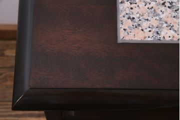 サイドボードの天板をタイルトップにリメイク!高品質リペアを施し、御影石を使用したタイルトップ天板に加工。
