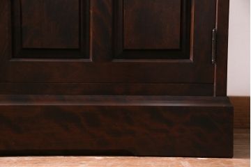 サイドボードの天板をタイルトップにリメイク!高品質リペアを施し、御影石を使用したタイルトップ天板に加工。