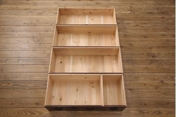 桐箪笥を綺麗に再生!引き出しの前板、底板をすべて交換し、天板を補強。現状に合った着色仕上げ。