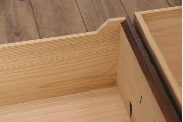 桐箪笥を綺麗に再生!引き出しの前板、底板をすべて交換し、天板を補強。現状に合った着色仕上げ。