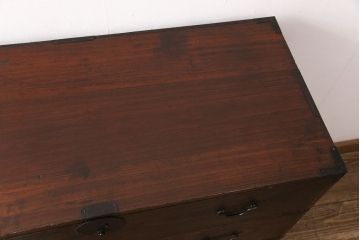 桐箪笥を綺麗に再生!引き出しの前板、底板をすべて交換し、天板を補強。現状に合った着色仕上げ。
