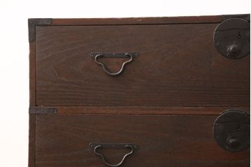 桐箪笥を綺麗に再生!引き出しの前板、底板をすべて交換し、天板を補強。現状に合った着色仕上げ。