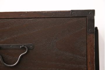 桐箪笥を綺麗に再生!引き出しの前板、底板をすべて交換し、天板を補強。現状に合った着色仕上げ。