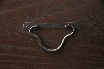 桐箪笥を綺麗に再生!引き出しの前板、底板をすべて交換し、天板を補強。現状に合った着色仕上げ。