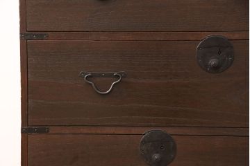 桐箪笥を綺麗に再生!引き出しの前板、底板をすべて交換し、天板を補強。現状に合った着色仕上げ。