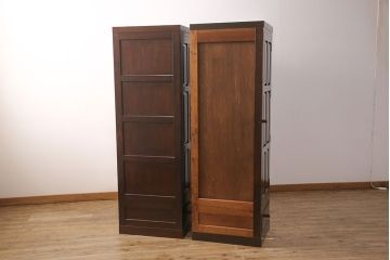 洋服箪笥を2つのワードローブにリメイク!2枚扉分と1枚扉分で分割し、側面を新たに制作。現状の色味に合わせて仕上げ。
