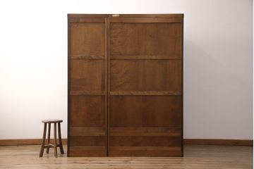 洋服箪笥を2つのワードローブにリメイク!2枚扉分と1枚扉分で分割し、側面を新たに制作。現状の色味に合わせて仕上げ。