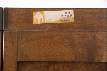 洋服箪笥を2つのワードローブにリメイク!2枚扉分と1枚扉分で分割し、側面を新たに制作。現状の色味に合わせて仕上げ。