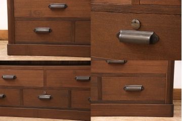 3段重ね桐箪笥を2つのローボードとチェストにリメイク!上段はオープンラックと引き出しを2杯追加。金具を交換し、台輪を取り付け。中段は台輪を取り付けて、ガラス天板を追加。下段はヒノキ材の天板を設置。いずれもキャスターを取り付け、オーク系に着色仕上げ。