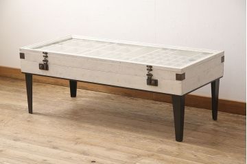 コレクター・リビングテーブルを綺麗に再生!高品質リペアを施し、木部の塗装を剥離してアンティークホワイトでペイント仕上げ。