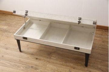コレクター・リビングテーブルを綺麗に再生!高品質リペアを施し、木部の塗装を剥離してアンティークホワイトでペイント仕上げ。