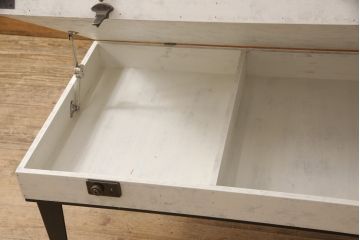 コレクター・リビングテーブルを綺麗に再生!高品質リペアを施し、木部の塗装を剥離してアンティークホワイトでペイント仕上げ。
