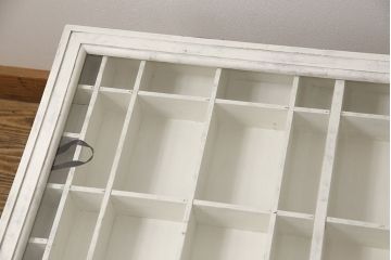 コレクター・リビングテーブルを綺麗に再生!高品質リペアを施し、木部の塗装を剥離してアンティークホワイトでペイント仕上げ。